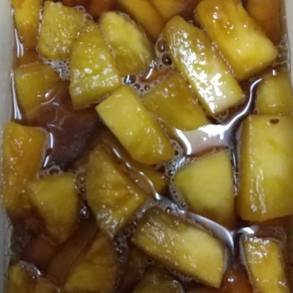 リンゴ、柿、柚子で、何度か作りましたが、パイナップルは、初めてやってます。以前は、てんさい糖使用、今回は、きび糖100%色は、くろくなりますが、甘味さっぱり！